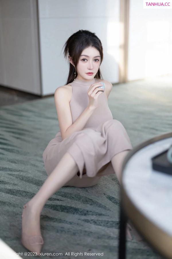   [XiuRen]高清写真图 2023.12.18 No.7824 唐宁宁 长裙美腿第10张图片